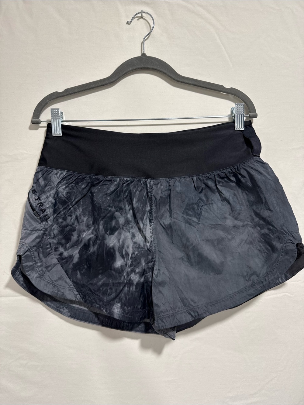 Nike Trail Women’s Running Shorts Gray Tie Dye Zip Pocket Size M